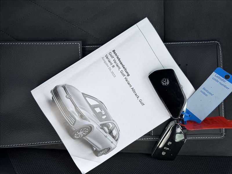 Volkswagen Golf VIII 2.0 TDI Life DSG/ACC - fotka 27 z 27