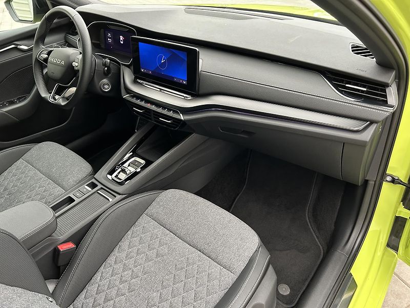 Škoda Octavia 2.0 TDI SportLine - fotka 27 z 28
