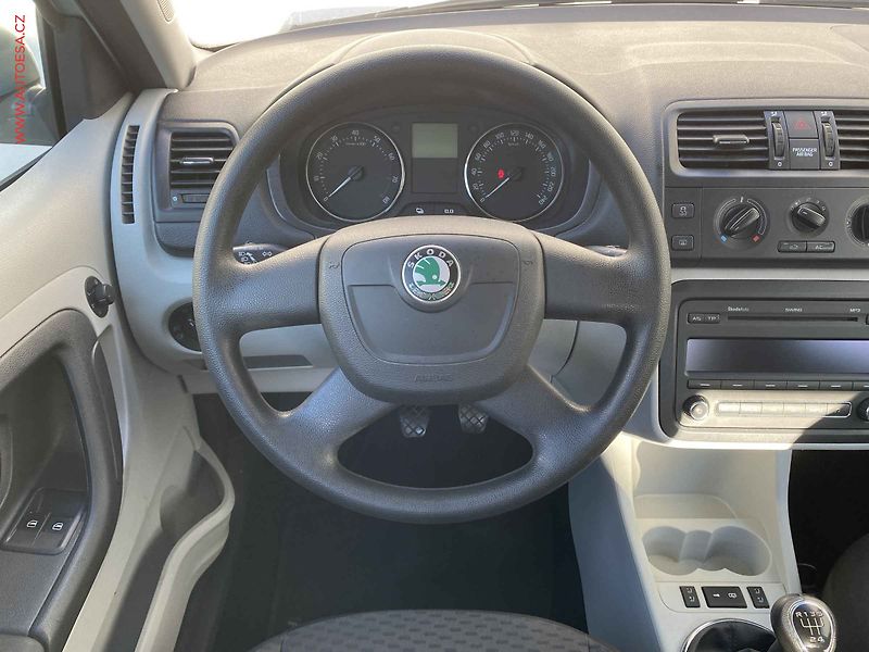 Škoda Fabia (2011) 1.2 TSi, Ambiente, výhřev sed - fotka 11 z 17