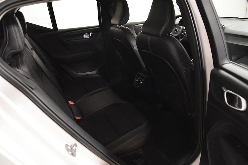 Volvo XC40 (2020) 2,0 D3 DRIVE-E Momentum PRO Aw - fotka 34 z 45