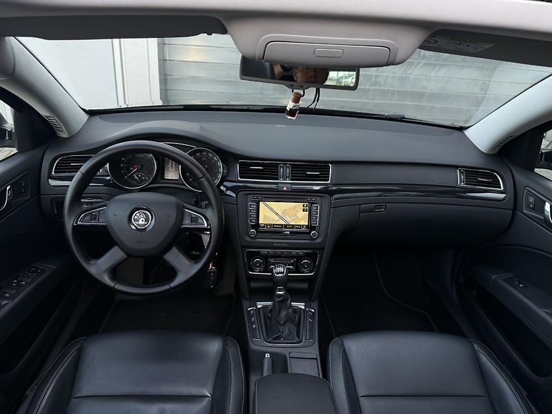 Škoda Superb (2015)  II Facelift maximální výbava - fotka 7 z 14
