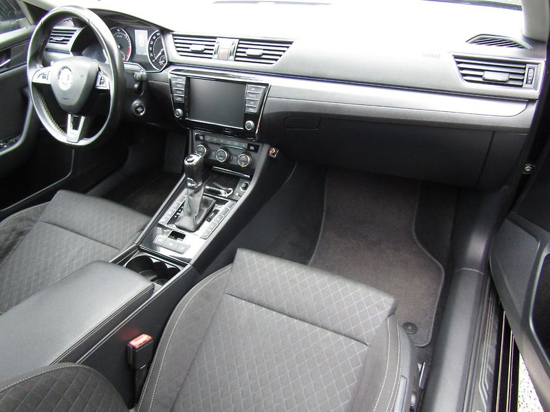 Škoda Superb (2015) 2.0 TDI 140kW DSG SPORT LINE - fotka 14 z 46