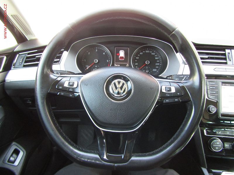Volkswagen Passat (2015) 2.0 TDi, Highline, TZ - fotka 15 z 19