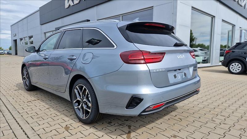 Kia Ceed 1,5 SW T-GDi 7DCT TOP - fotka 6 z 13
