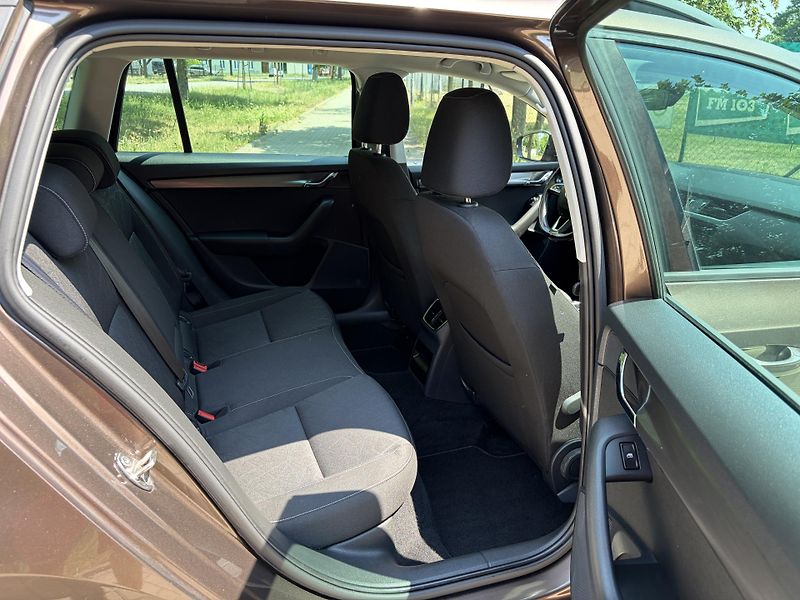 Škoda Octavia 2.0 TDi DSG CLEVER - fotka 20 z 28