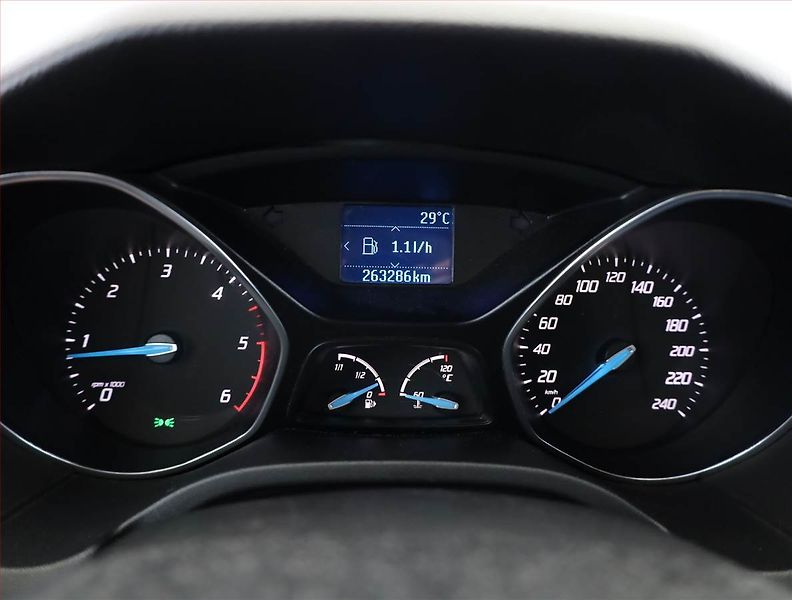 Ford Focus (2011) 1.6 TDCi, po STK - fotka 9 z 17