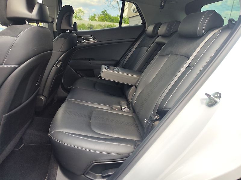 Kia Sportage 1.6 T-GDi/132kW Top 4x4 DCT - fotka 13 z 40
