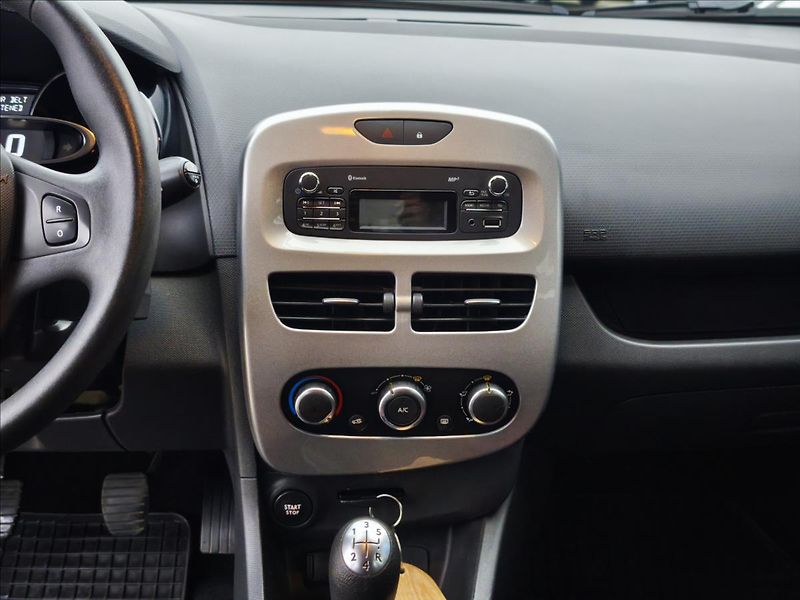 Renault Clio 1,2 16V - fotka 9 z 17