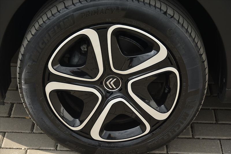 Citroën C4 Cactus 1.2i 81kW 1.MAJ SERVIS. KN ČR - fotka 9 z 22