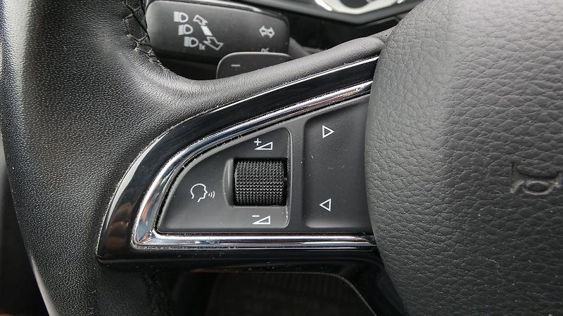 Škoda Superb Combi 2.0 TDI DSG L&K, Panoram - fotka 12 z 29