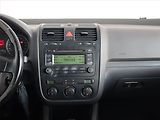 Volkswagen Golf (2005) 1.4 16V, nová STK, dobrý stav - náhled 12