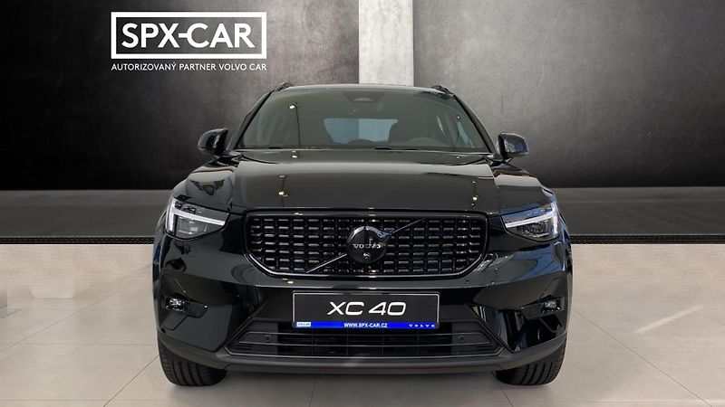 Volvo XC40 (2026) PLUS BLACK EDITION, B4 FWD, 14 - fotka 2 z 14