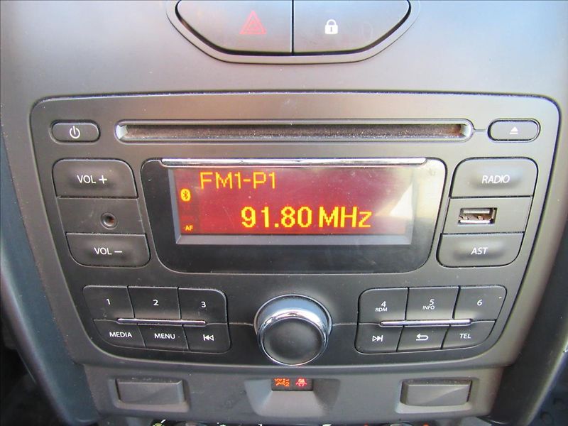 Dacia Duster 1,6 i 84kW 4x4 - fotka 16 z 25