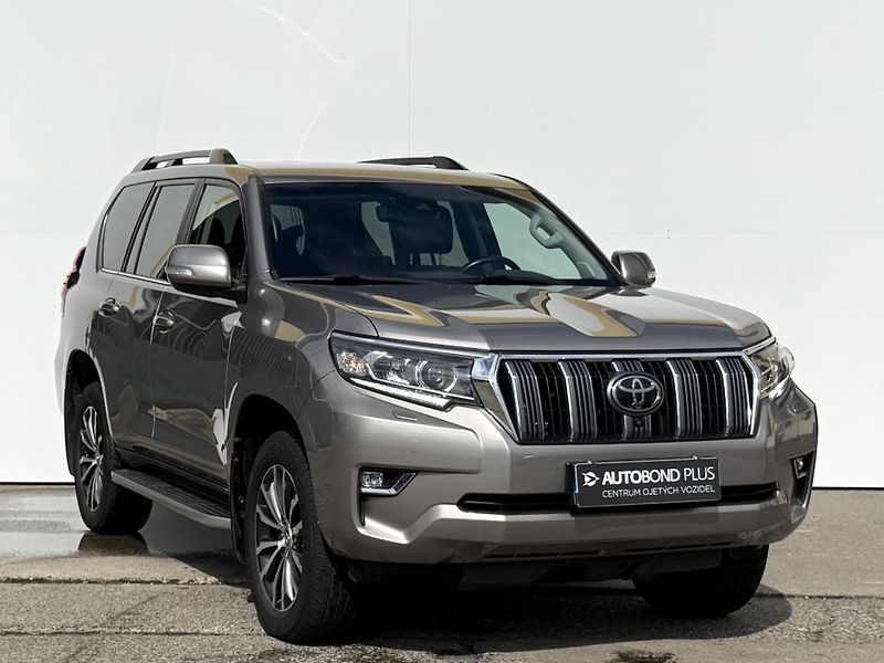 Toyota Land Cruiser 2.8 D-4D AT AWD 130 kW Executi - fotka 6 z 28