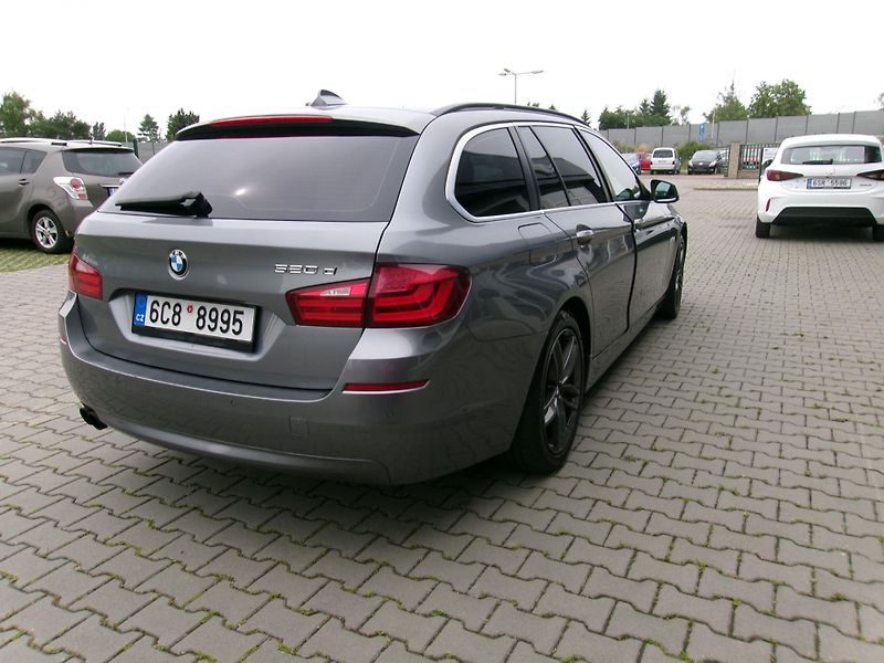 BMW Řada 5 (2010) 520d combi  - fotka 6 z 28