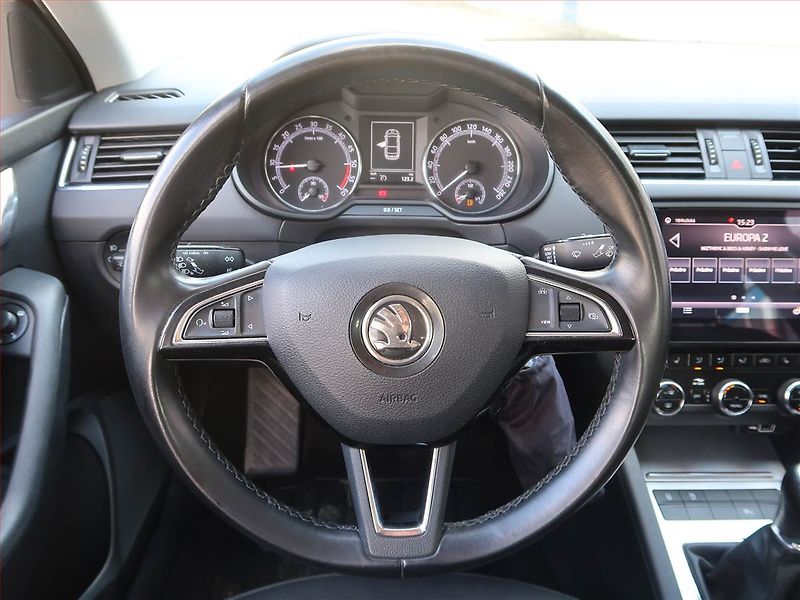 Škoda Octavia (2019) 1.6 TDI, Serv.kniha, Navi - fotka 17 z 17