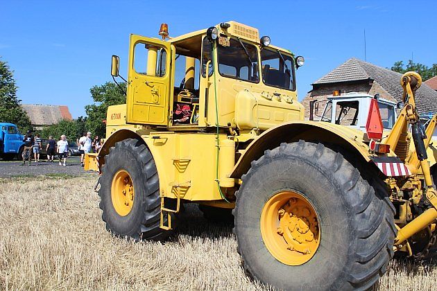 Pohled na Kirovec K-700A z boku., zdroj: Deník/Edvard D. Beneš