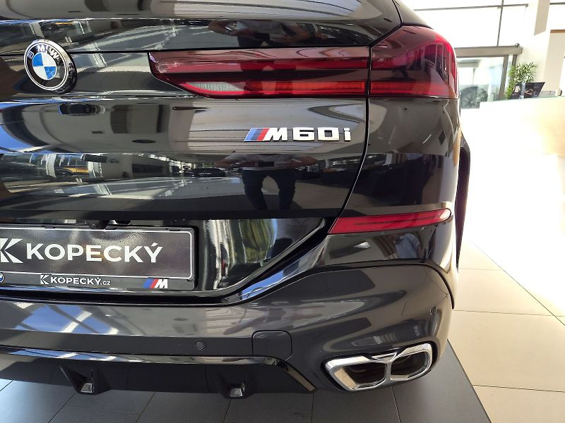 BMW X6 M60i xDrive - fotka 9 z 40