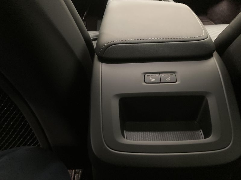 Volvo XC60 T6 eAWD ULTRA DARK - fotka 16 z 26
