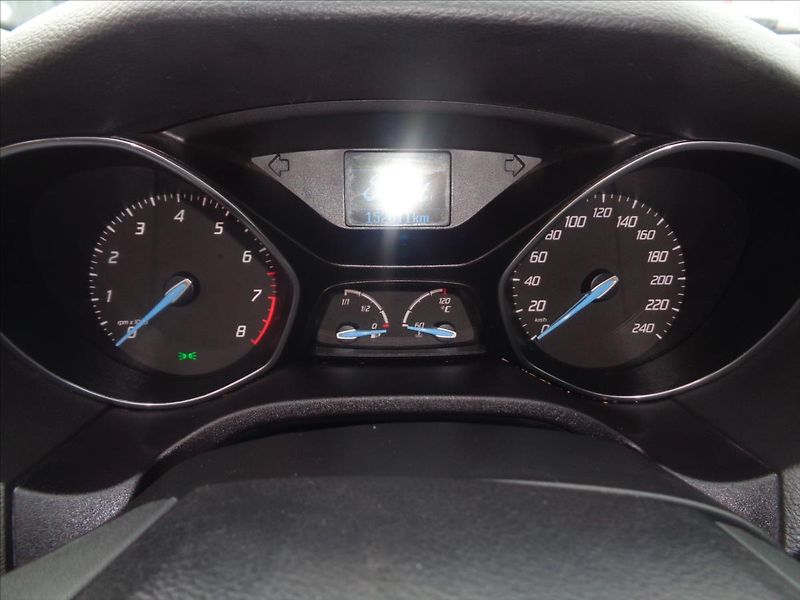 Ford Focus 1,6 - fotka 10 z 18