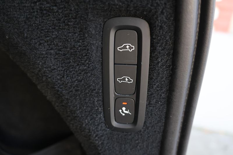 Volvo XC90 (2019) B5 AWD Inscription - fotka 21 z 21