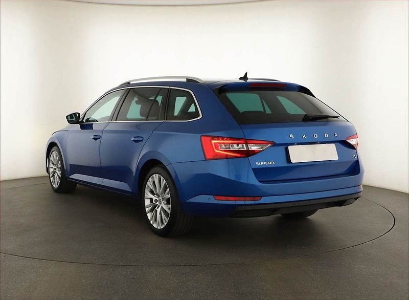 Škoda Superb (2022) Style iV 1.4 TSI PHEV - fotka 4 z 19