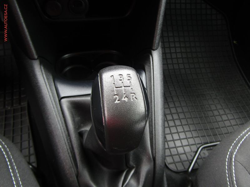 Peugeot 208 (2018) 1.2i, ČR, AC - fotka 18 z 20