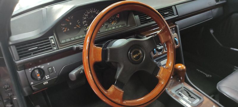 Mercedes-Benz 124 (1994) 320 kupé - fotka 10 z 18