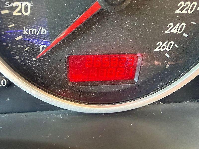 Volkswagen Touareg (2006) 2.5TDI 4x4 Tažné 3.5T Manuál - fotka 17 z 21