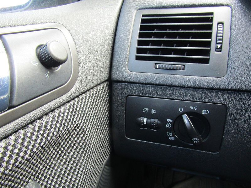 Škoda Fabia (2008) 1.2 47kW BEZ KOROZE - fotka 26 z 32
