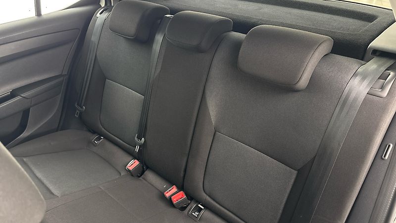 Škoda Fabia 1.0 TSI Active - fotka 16 z 23