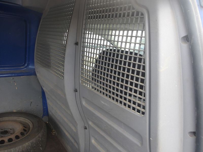 Volkswagen Caddy 1,4i ČR 1.MAJITEL !!! - fotka 21 z 37