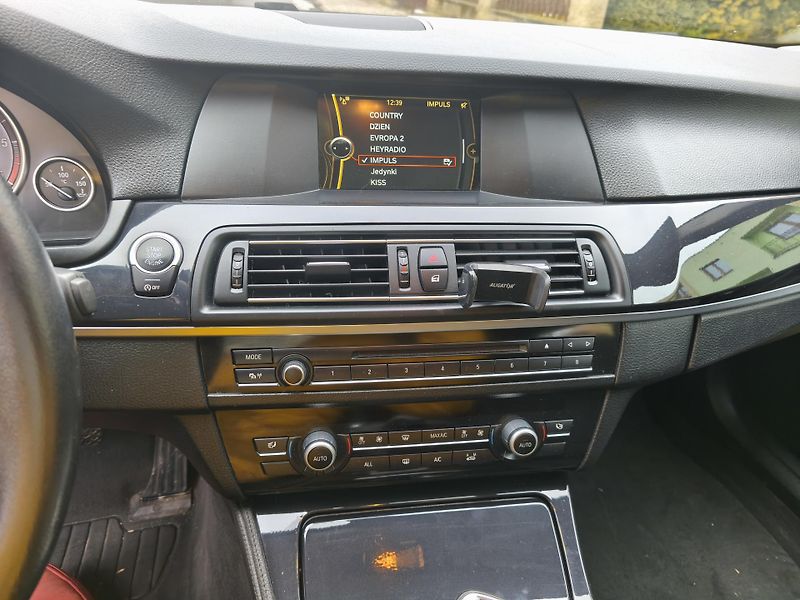 BMW Řada 5 (2013)  520 D -CZ SERVISKA - fotka 16 z 20