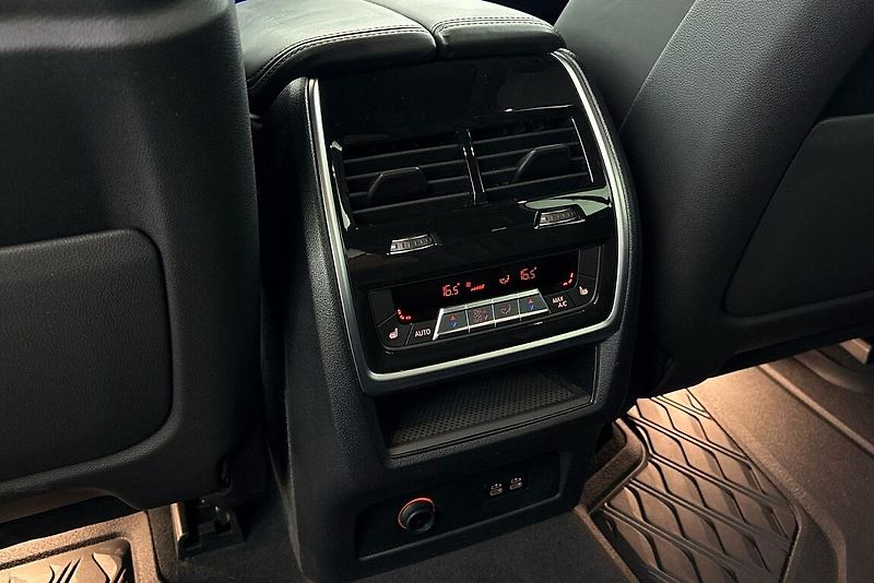 BMW X7 xDrive40i - fotka 27 z 29