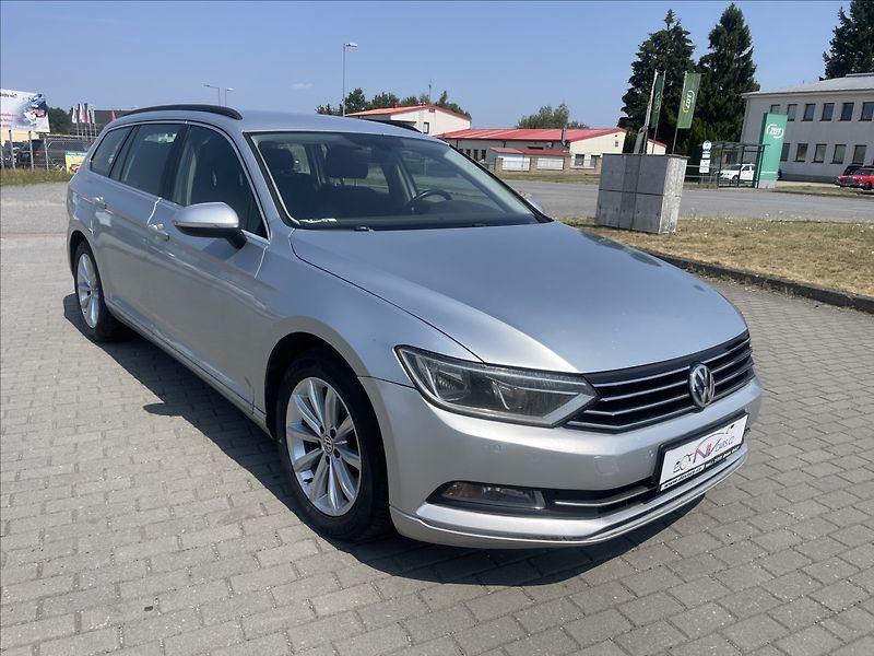 Volkswagen Passat 2,0 TDi 110kw Radar DSG GPS Hi - fotka 43 z 43