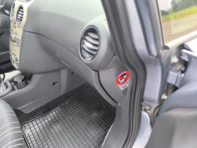 Opel Corsa (2007) 1.4 1.MAJITEL,SERVISNI KÍŽKA - fotka 16 z 33
