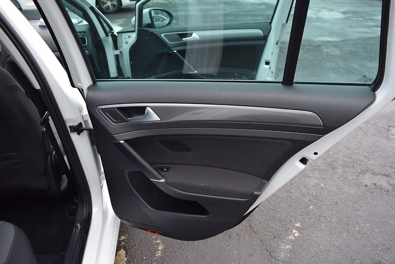 Volkswagen Golf Variant (2016) 1.4TSI 92kw CLBMT BMT PAN TAŽ - fotka 45 z 49