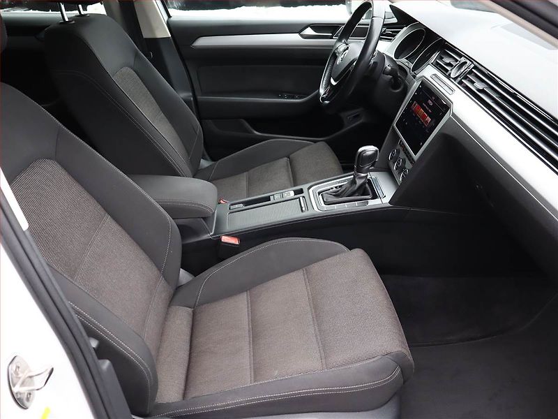 Volkswagen Passat (2018) Comfortline 2.0 TDI, Automat - fotka 7 z 18