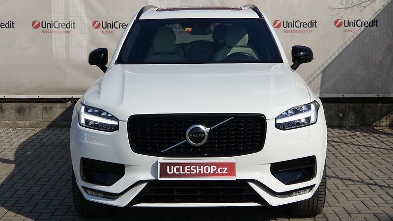 Volvo XC90 B6 AWD R-Design Auto 7 míst - fotka 2 z 26