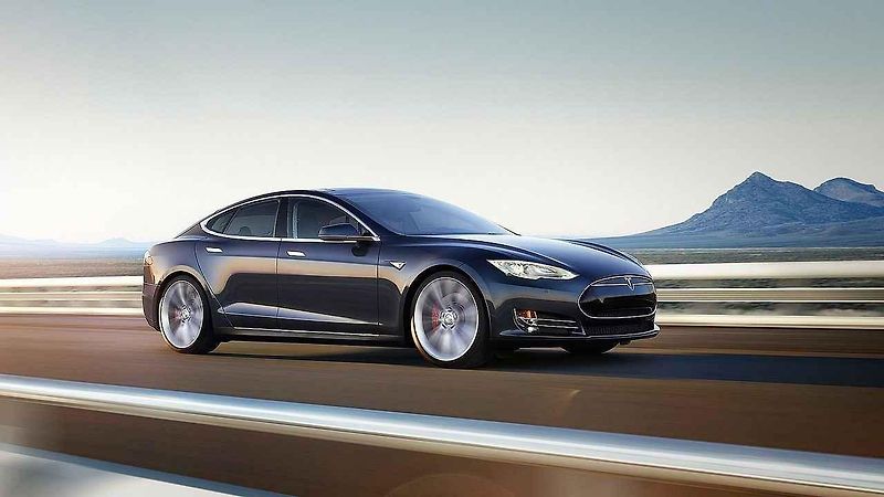 Kuriózně opravená Tesla Model S.