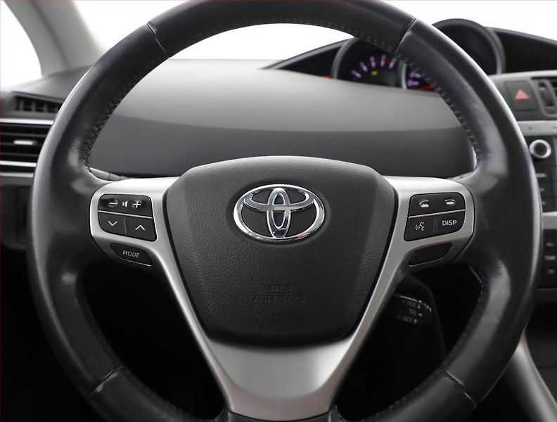 Toyota Verso (2015) 1.6 D-4D, Serv.kniha, Xenony - fotka 8 z 18