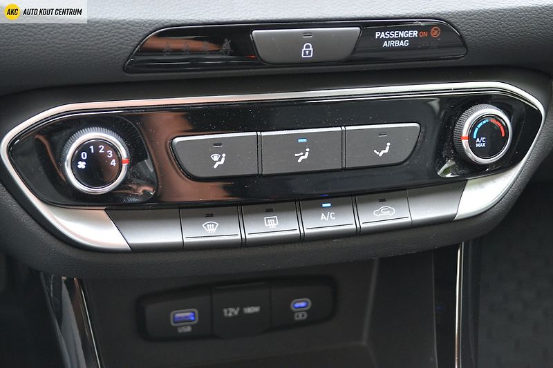 Hyundai i30 WG 1,5I MT SMART FAMILY NAVI - fotka 24 z 47
