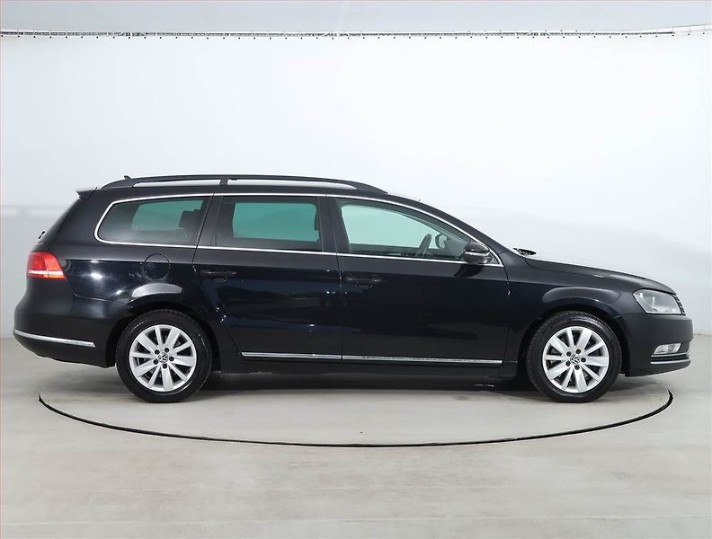 Volkswagen Passat (2013) 2.0 TDI, Navi, Tempomat - fotka 6 z 21
