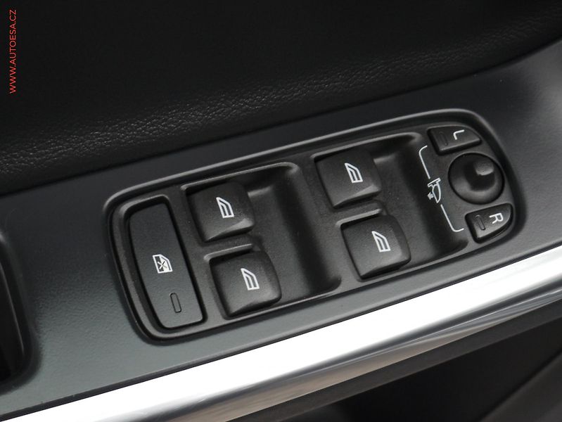 Volvo V60 (2015) 2.4 D4 Cross Country, AT - fotka 17 z 19