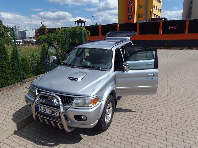 Mitsubishi Pajero Sport 2.5 TD 4x4 Facelift tažné 2.8t - fotka 16 z 23