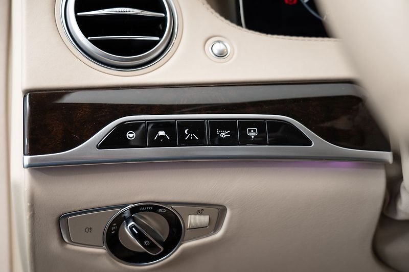 Mercedes-Benz Třídy S Maybach 4MATIC - fotka 18 z 26
