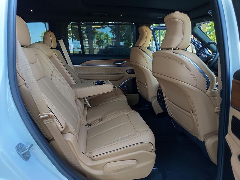 Jeep Grand Cherokee L Summit Reserve V8 - fotka 13 z 25