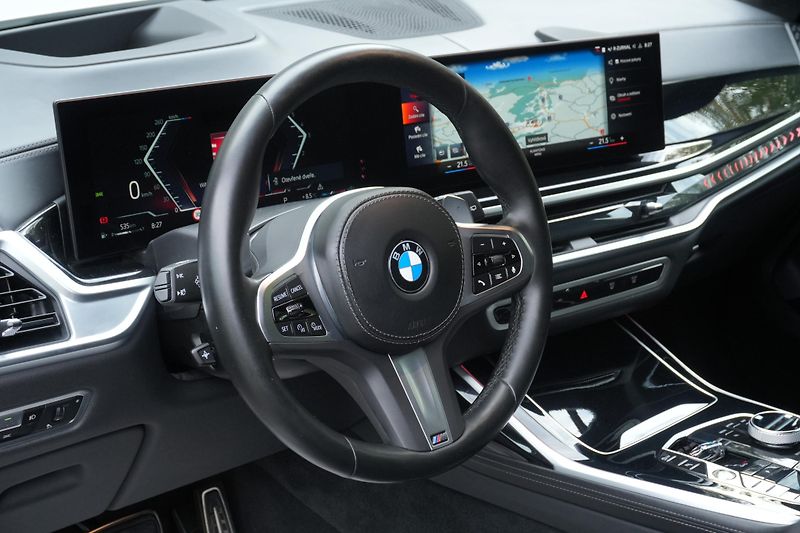 BMW X7 40d xDrive, Masáže, Skylounge - fotka 9 z 47