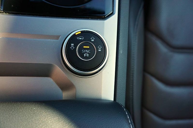 Volkswagen Touareg (2019) R-LINE 3,0 TDI V6 210 kW - fotka 36 z 48