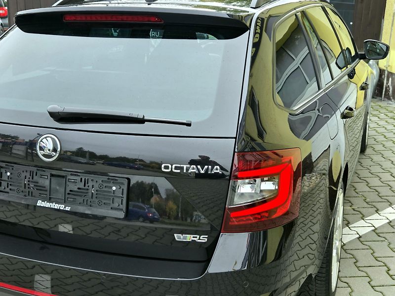 Škoda Octavia TDi RS,CEBIA *SERV.KNÍŽKA*  - fotka 13 z 48